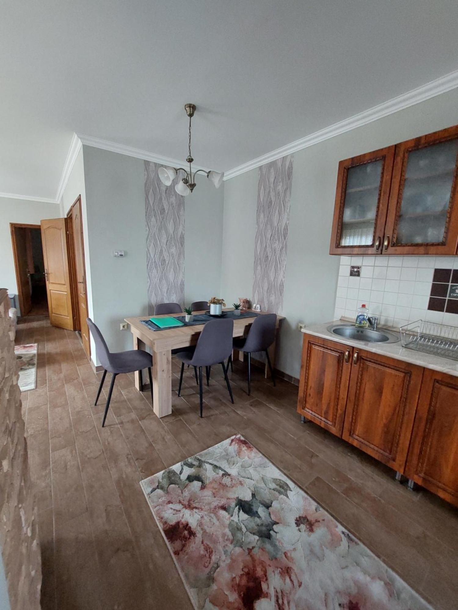 Akacvirag Airport Vendeghaz Apartment Debreţin Exterior foto