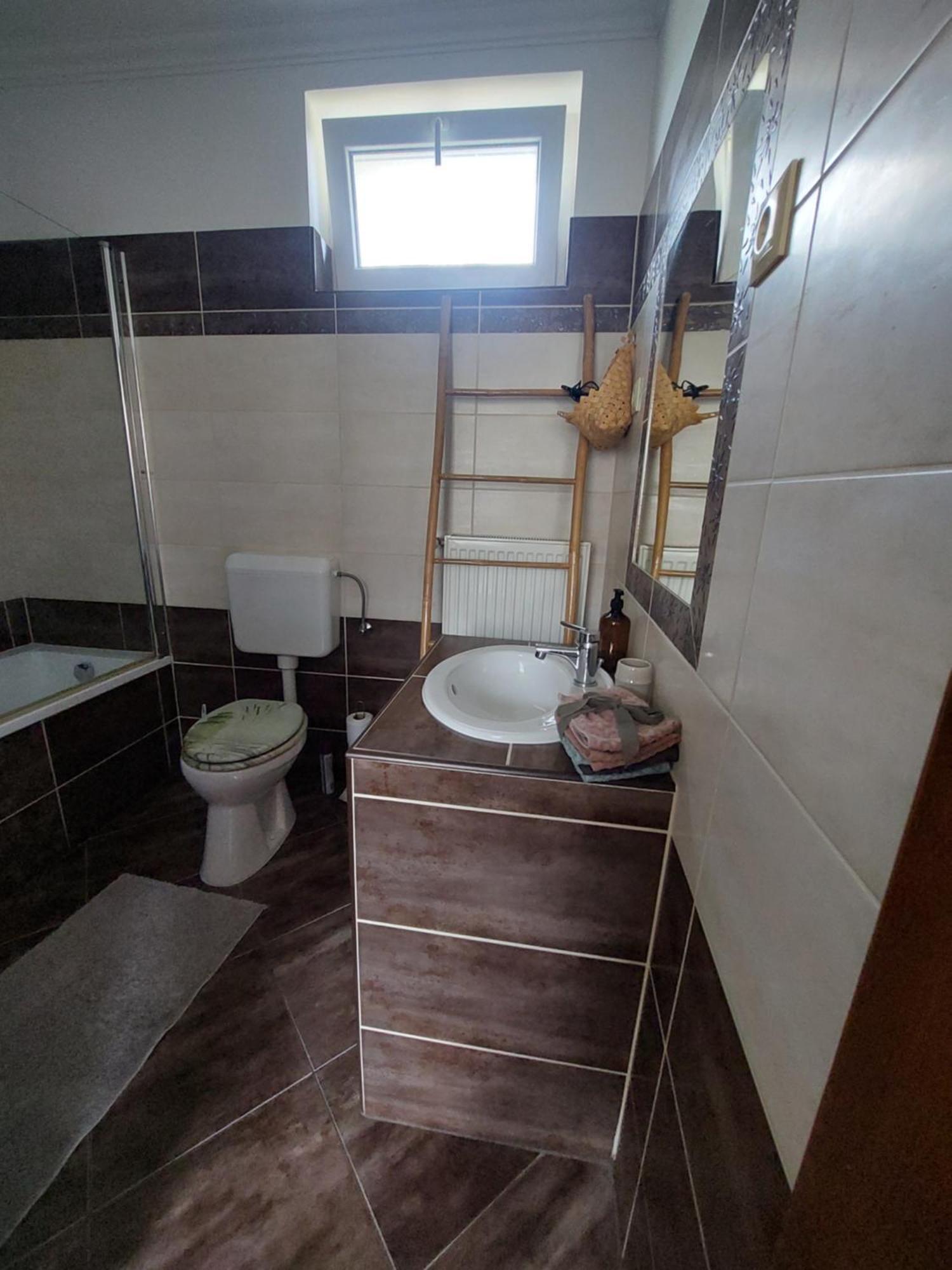 Akacvirag Airport Vendeghaz Apartment Debreţin Exterior foto
