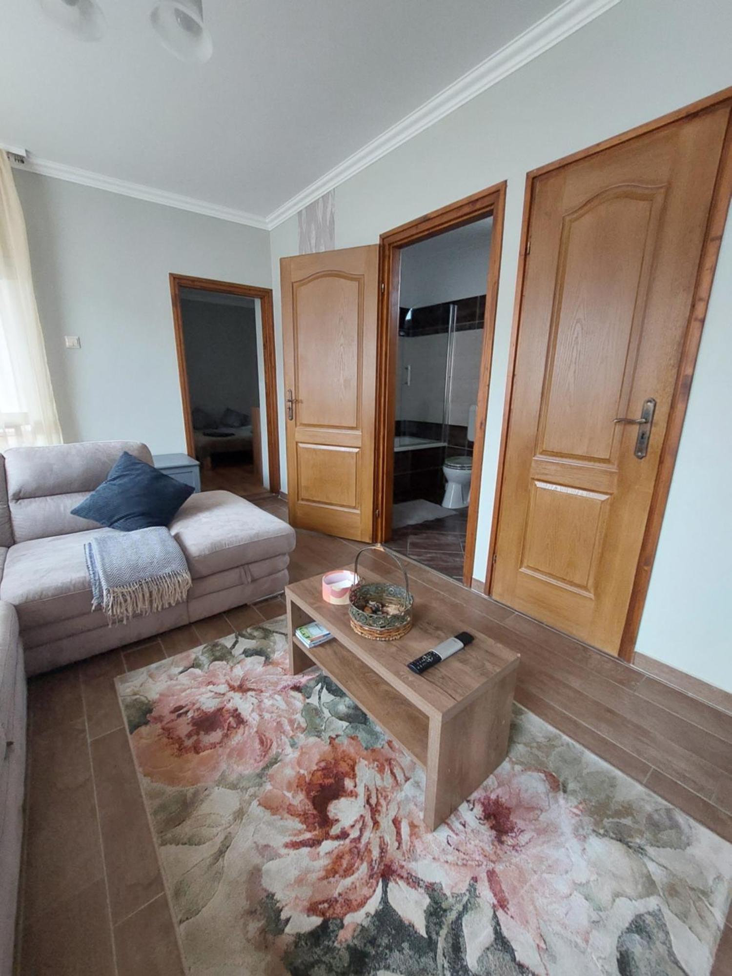 Akacvirag Airport Vendeghaz Apartment Debreţin Exterior foto