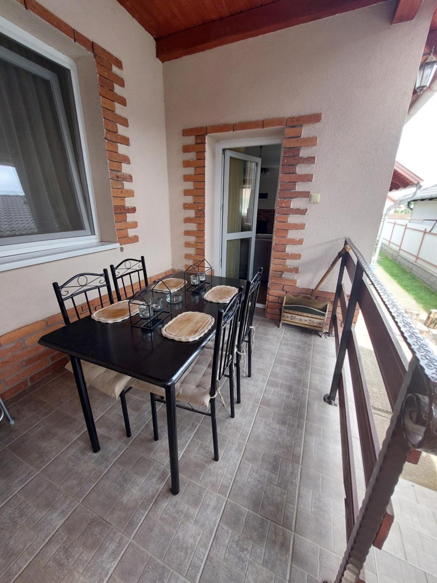 Akacvirag Airport Vendeghaz Apartment Debreţin Exterior foto